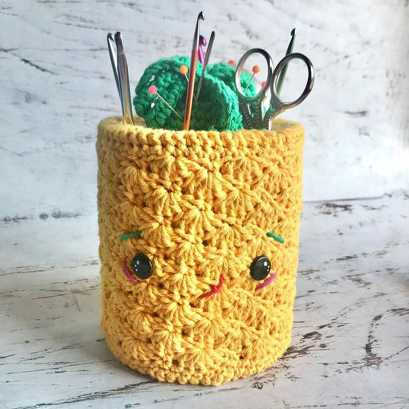 Funda de latas porta agujas por bhindi.crochet.