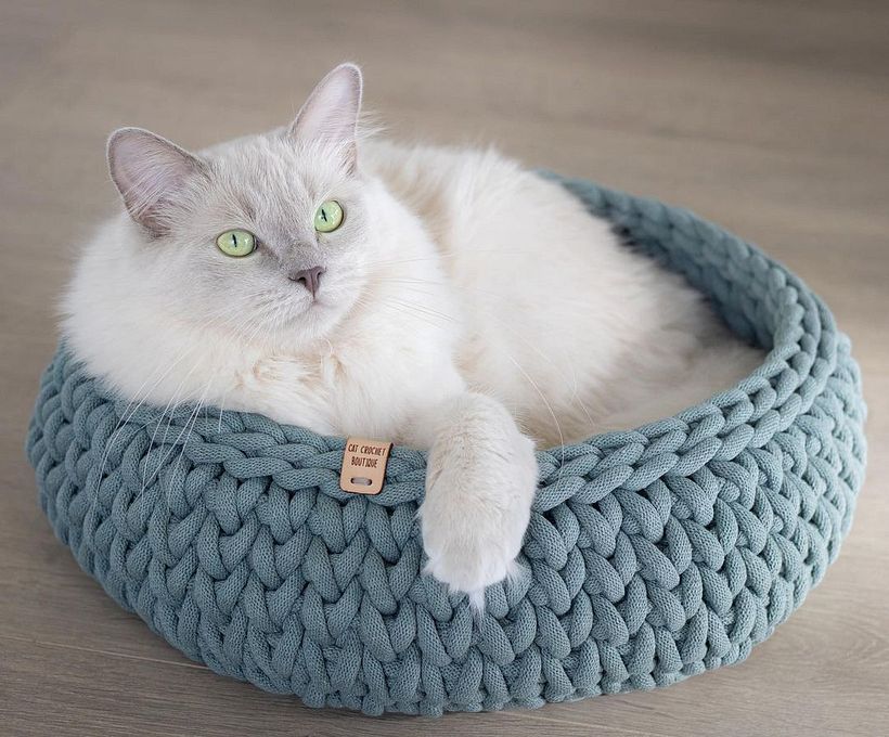 Cama de gato por Cat Crochet Boutique.