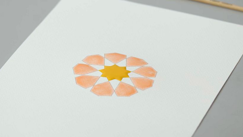Recurre al mixtión al agua para tu dorado en relieve.