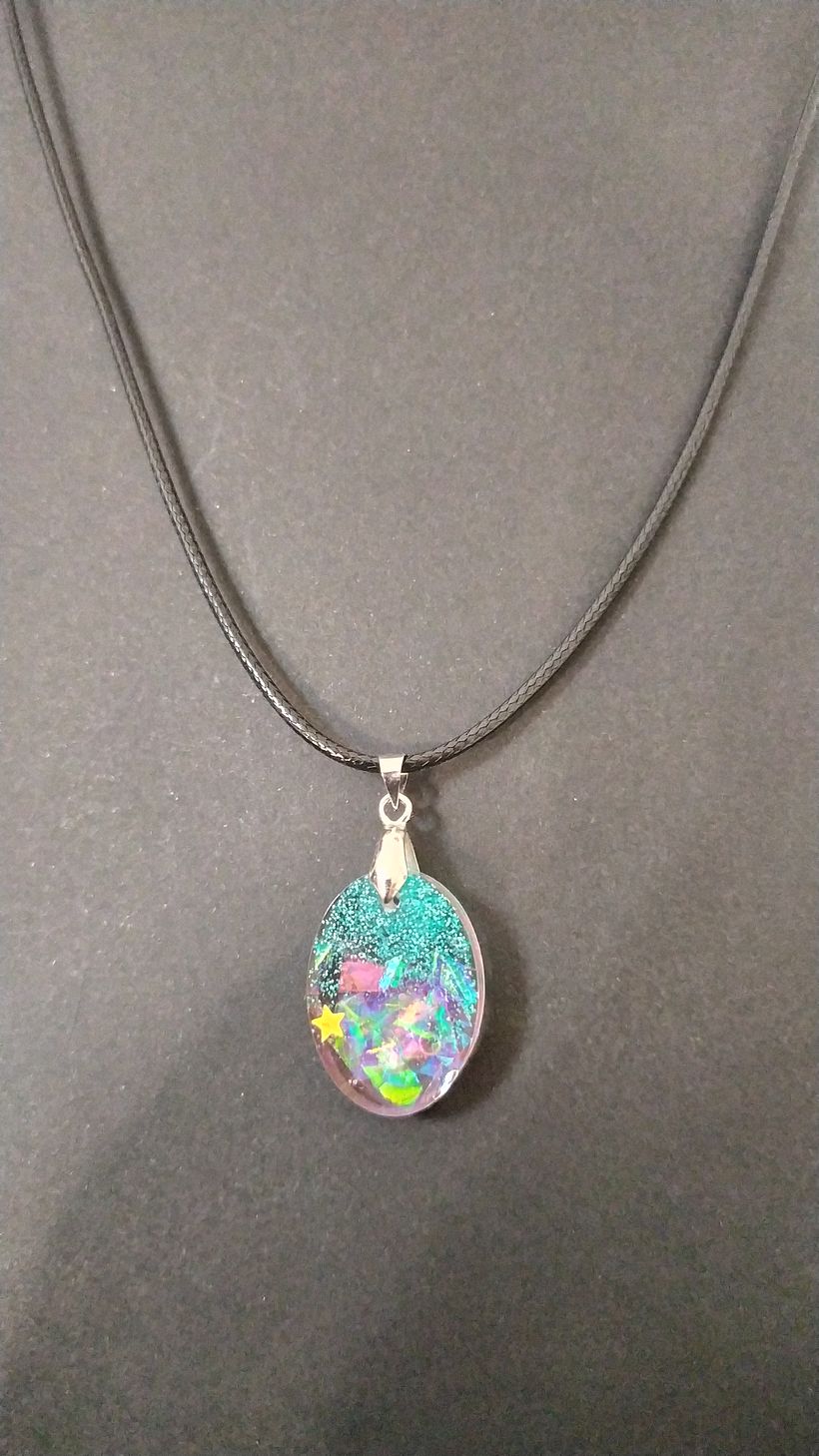 Mi Proyecto del curso: Diseño de joyería en resina 3