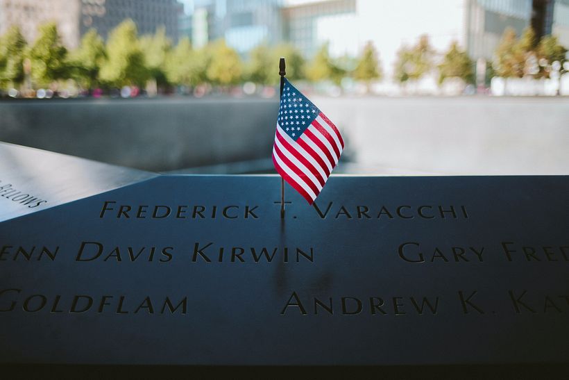 Memorial em homenagem às vítimas do 11 de setembro na cidade de Nova York. Foto de Anthony Fomin no Unsplash