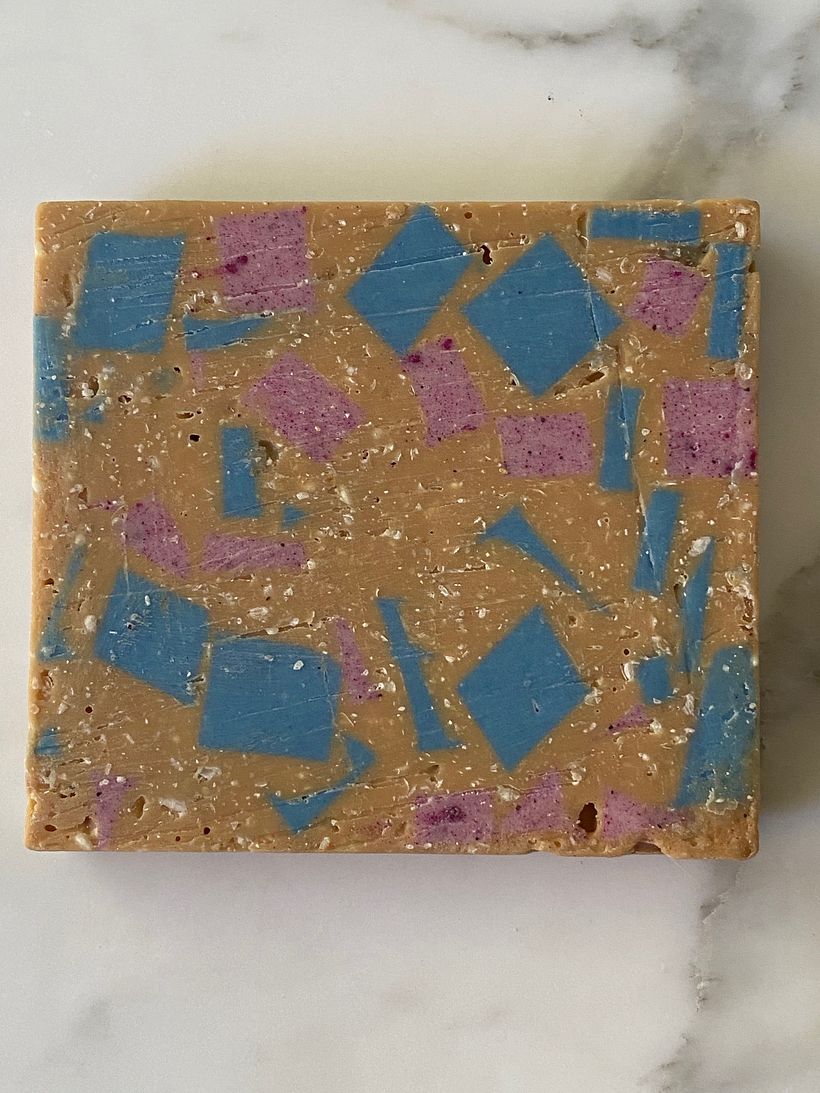 Cara-Gold + Toasted Sesame & Blue Spirulina & Dragon Fruit Musk Chips