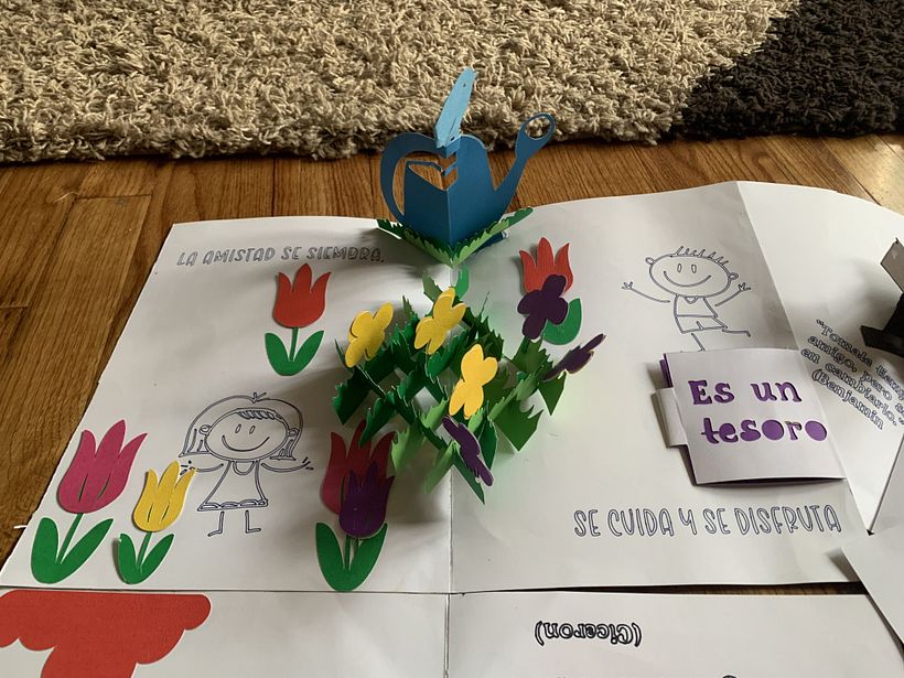 Mi Proyecto del curso: Técnicas avanzadas para la creación de libros pop-up 9