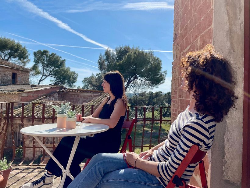 Hergebruik. Terras verbonden met de woonkamer op de eerste verdieping. Foto: NeuronaLab.