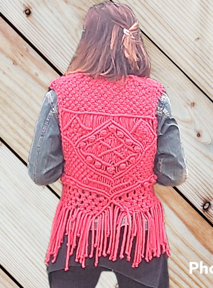 Chaleco de macreme en color rojo,,hay que mejorar,, pero bien,,¡¡