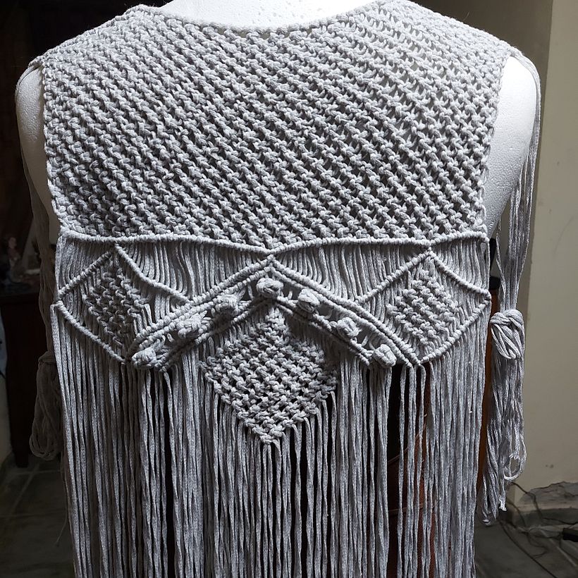 tardé en completarlo unas 40 horas!! Nunca había hecho macramé y las fibras eran más finas.