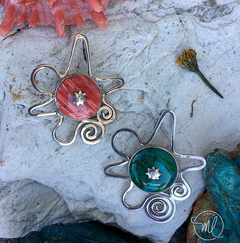 Soles de spondylus y turquesa peruana. Composición para instagram de Mercedes Lamborelle JEWELS