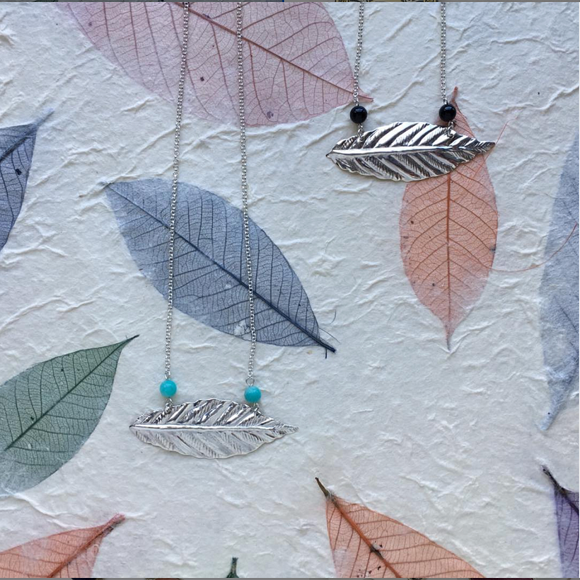 Collares con hojas alrededor. Mercedes Lamborelle JEWELS