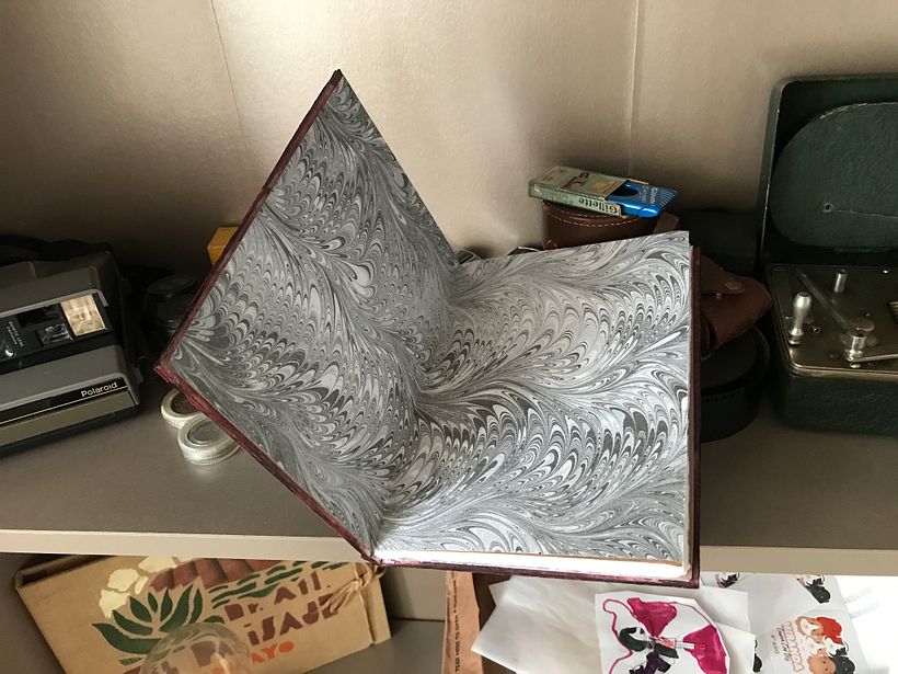 Las guardas con papel para encuadernación de tinta.