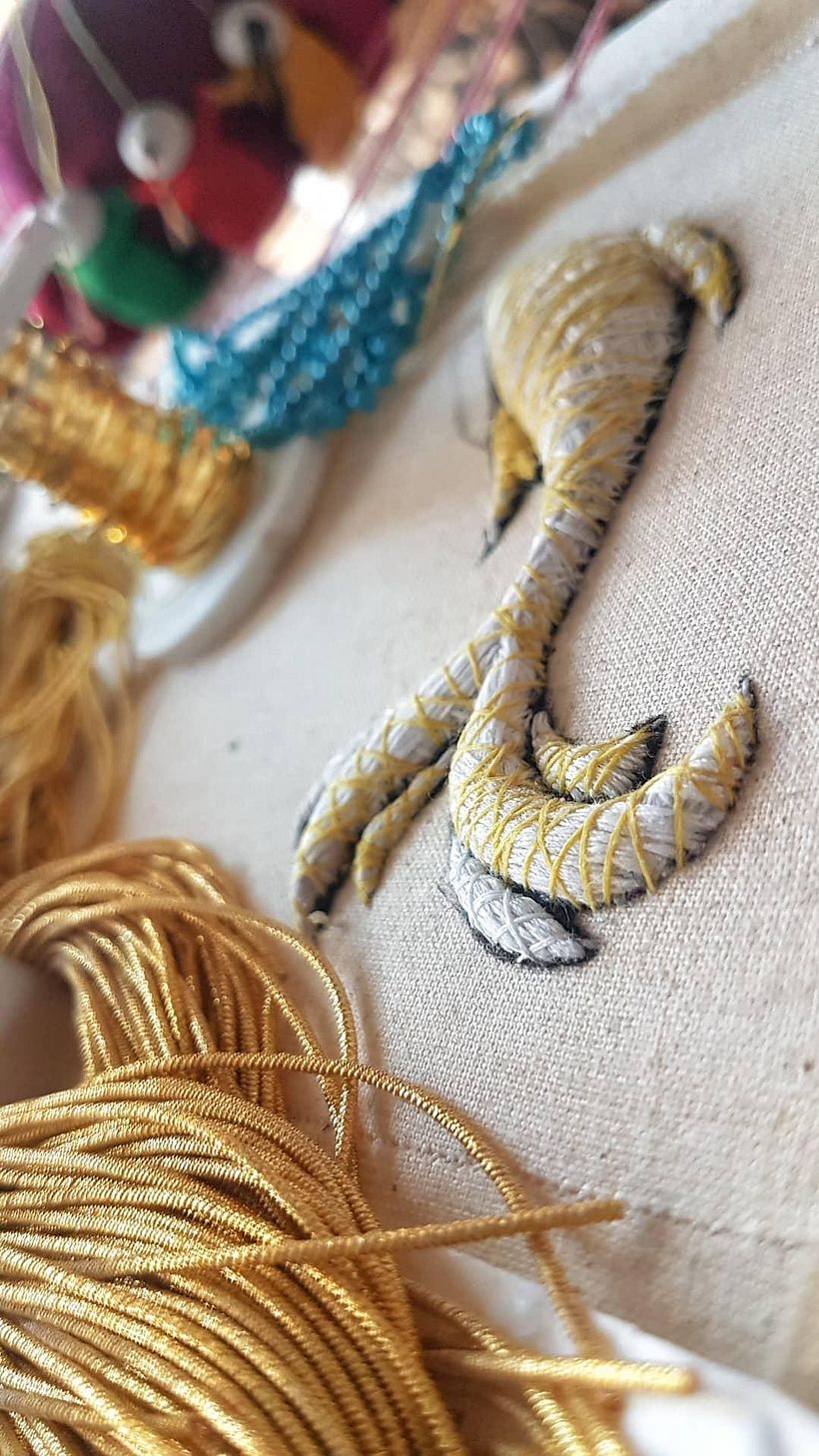 Creo buona parte dell'imbottitura, specialmente la coda, con spago e filo di cotone