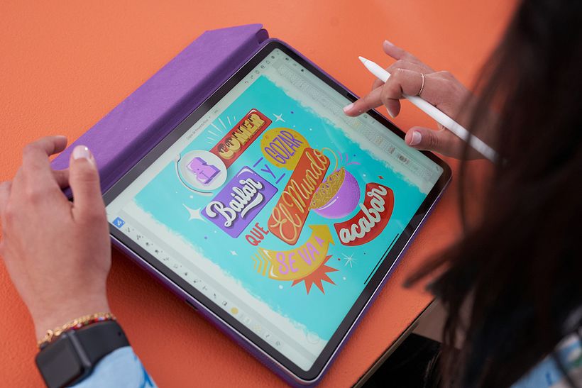 Nubia Navarro teaches you how to use Adobe Fresco to craft colorful typographic compositions and textures.