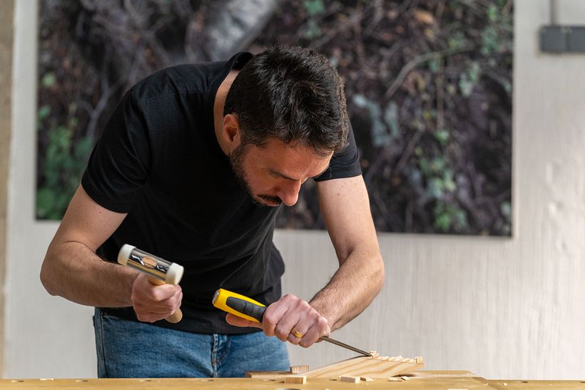 Danillo Faria is the founder of the Ofício Lenho studio and winner of the Salão Design.