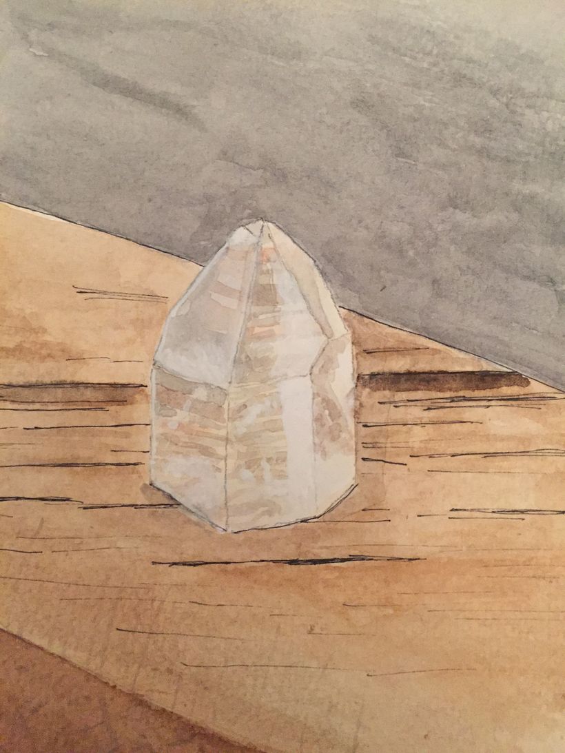 Dato 3 Crystal. Crystal on table