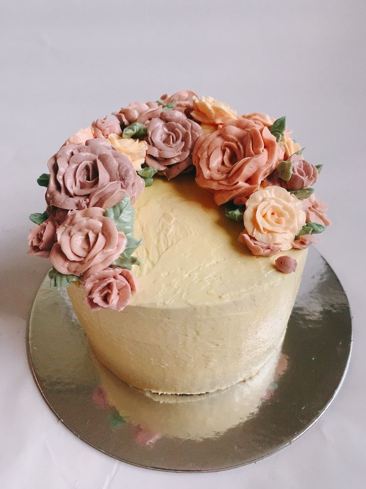 My project in Decorative Buttercream Flowers for Cake Design course 2