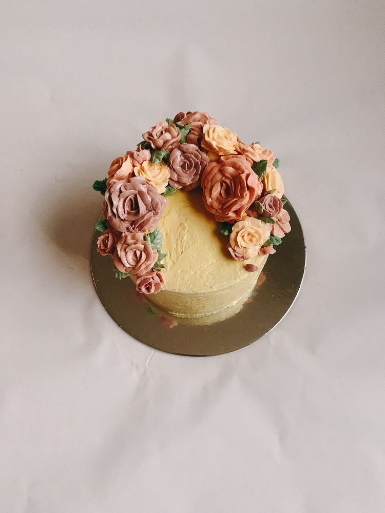 My project in Decorative Buttercream Flowers for Cake Design course 3