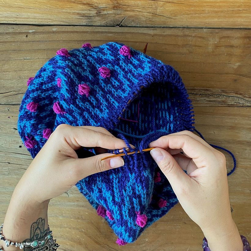 Cerrando con aguja cuello Belloto