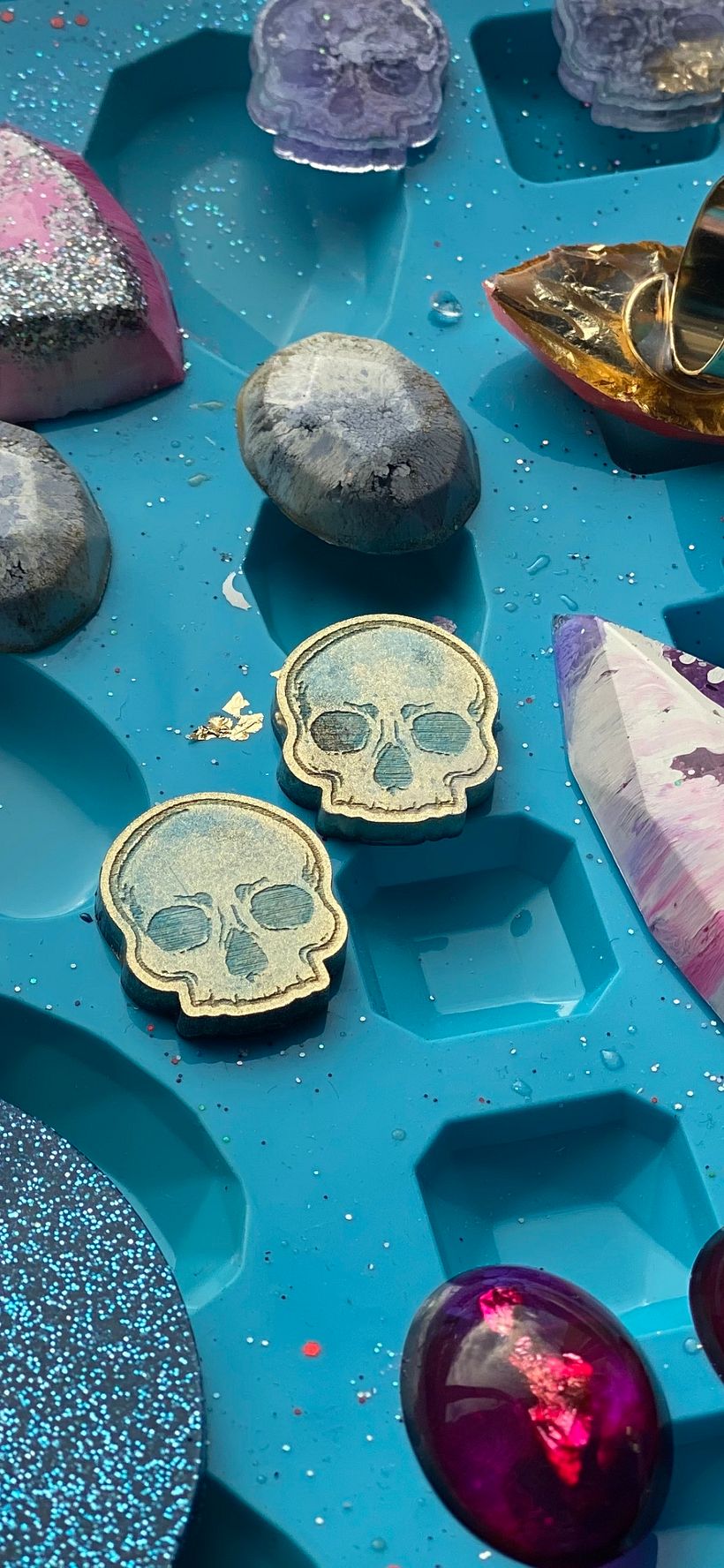 My project in Resin Jewelry Design course 8
