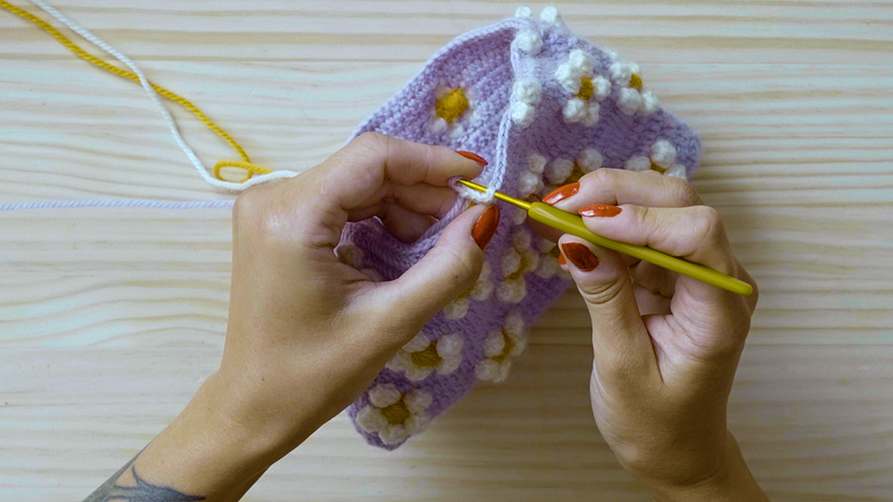 Grab the purple hoop with the hook, and pull tightly so that the popcorn stitch "pops"
