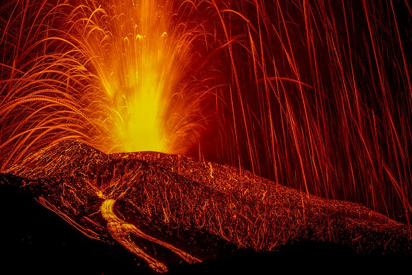 Foto del volcán de La Palma. Por I love the world.