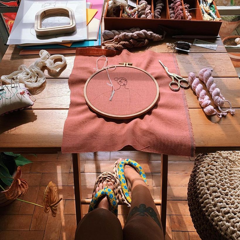 El proceso de creación de una obra de Juliana Mota.