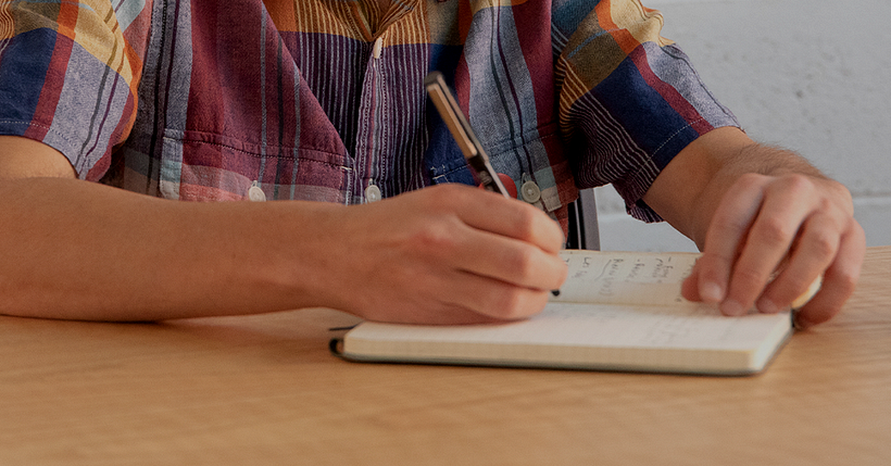 César Tejeda comparte sus 10 consejos clave para redactar autobiografía. 