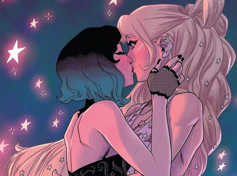 "Deanarou", aka Karolina and her girlfriend Nico Minoru. Image: Marvel Comics.