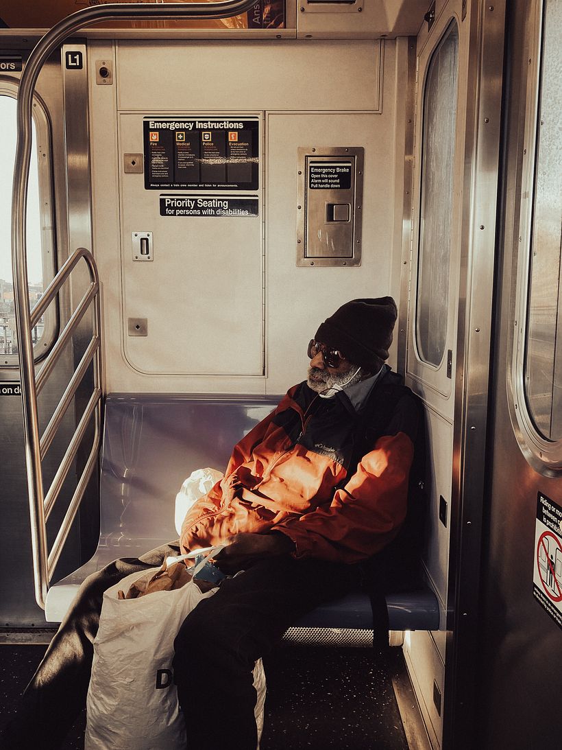 Front of Me. People living in New York. 6