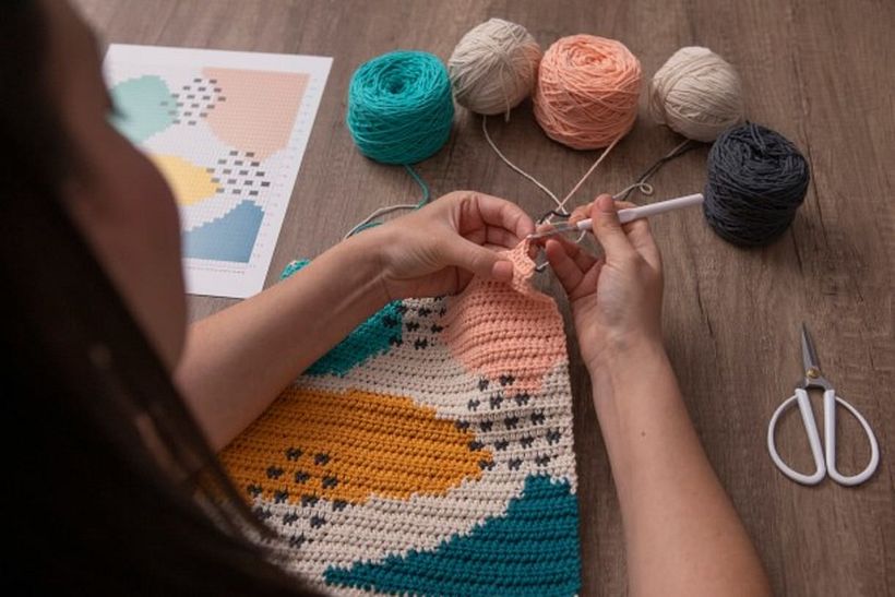 L'intarsio è una tecnica che ti permette di creare disegni colorati nel tuo lavoro all'uncinetto