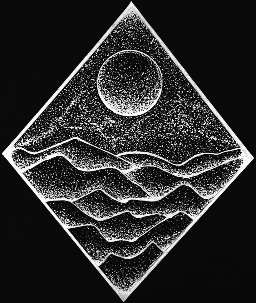 Papel negro y lapicera blanca
