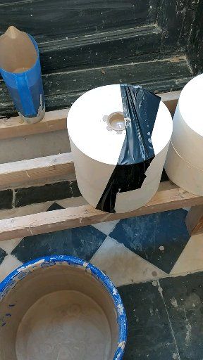 casting: filling mold with liquid clay