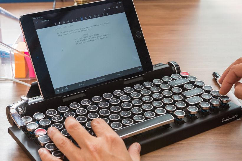 La máquina de escribir 2020 de Julio Rojas.