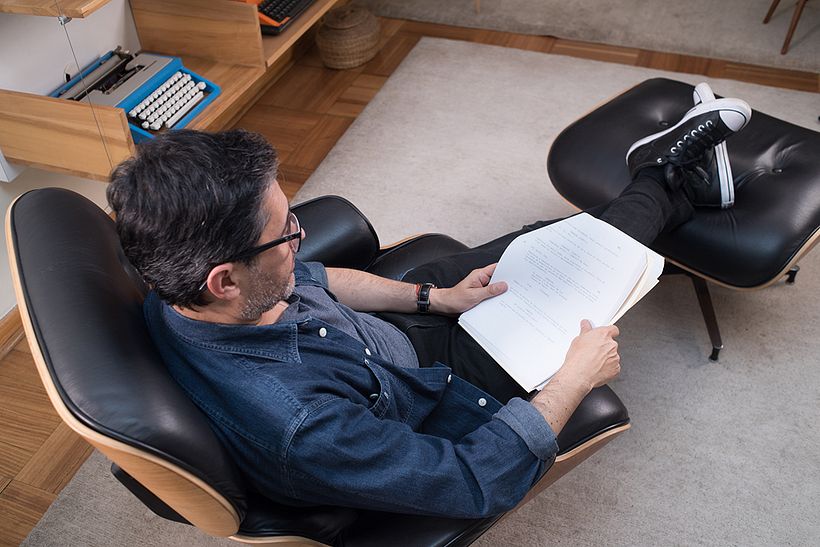 Para crear Caso 63, Julio repasó sus apuntes de cuando era odontólogo y trabajaba haciendo guardias médicas..