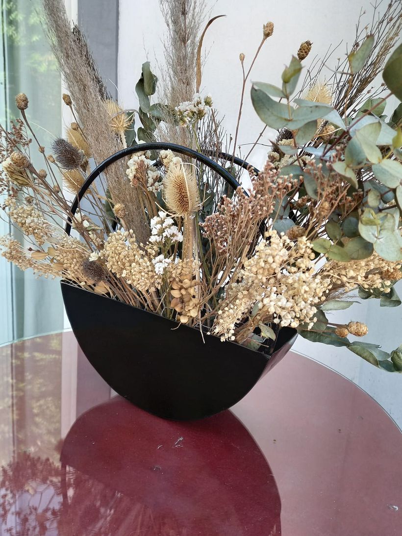 Mi Proyecto del curso: Diseño de centros con flores secas y preservadas 4