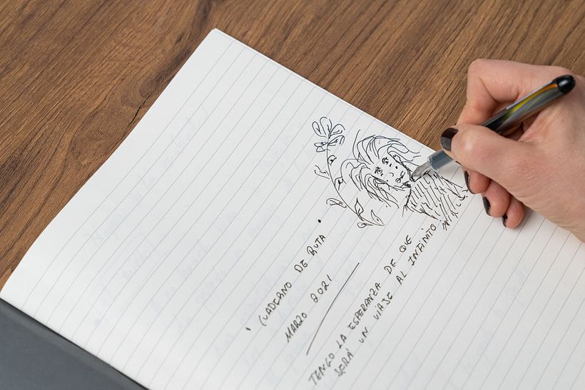 Cristina se toma la libertad de dibujar y expresar sus deseos respecto al proyecto que comienza en la primera hoja.