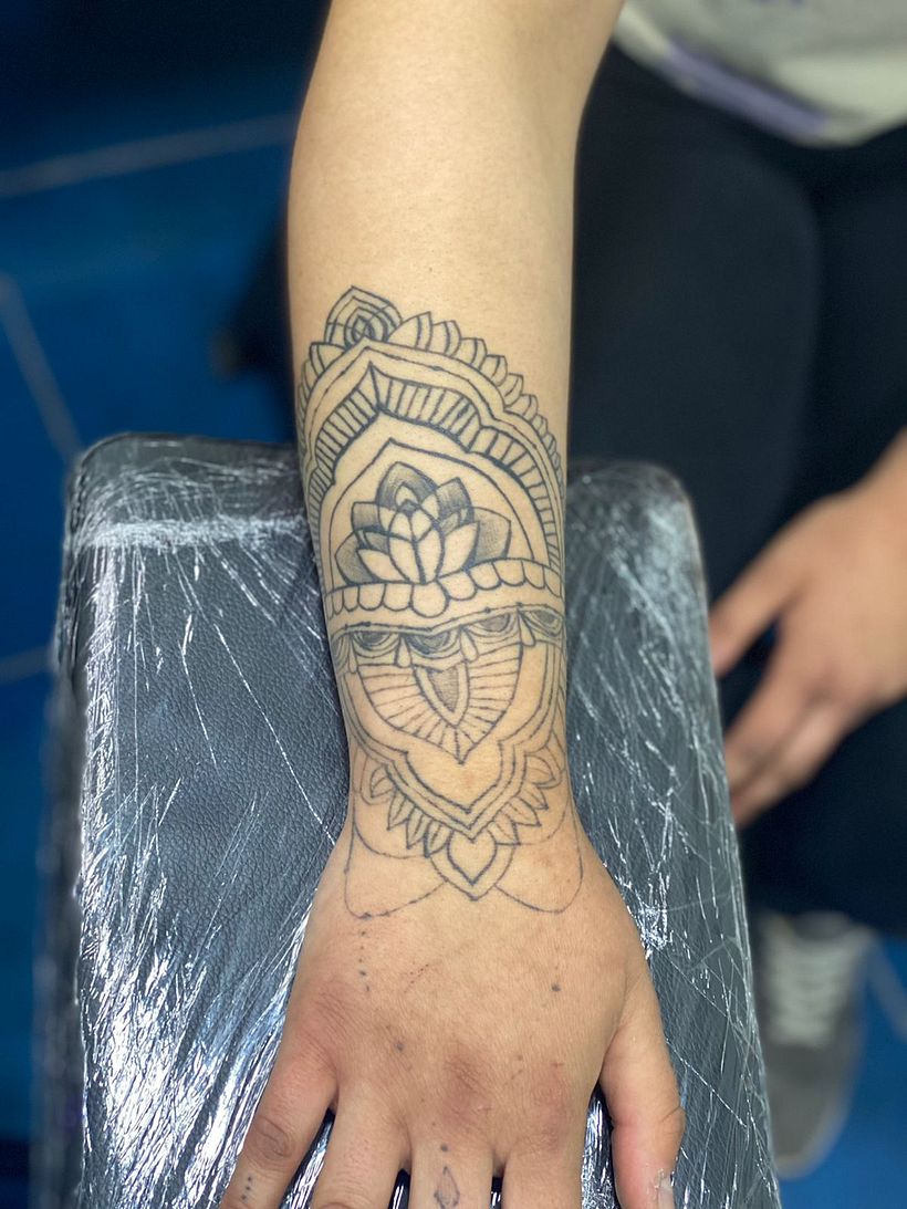 Restauración de tattoo mas agregado: primera imagen de como llegó mi cliente 