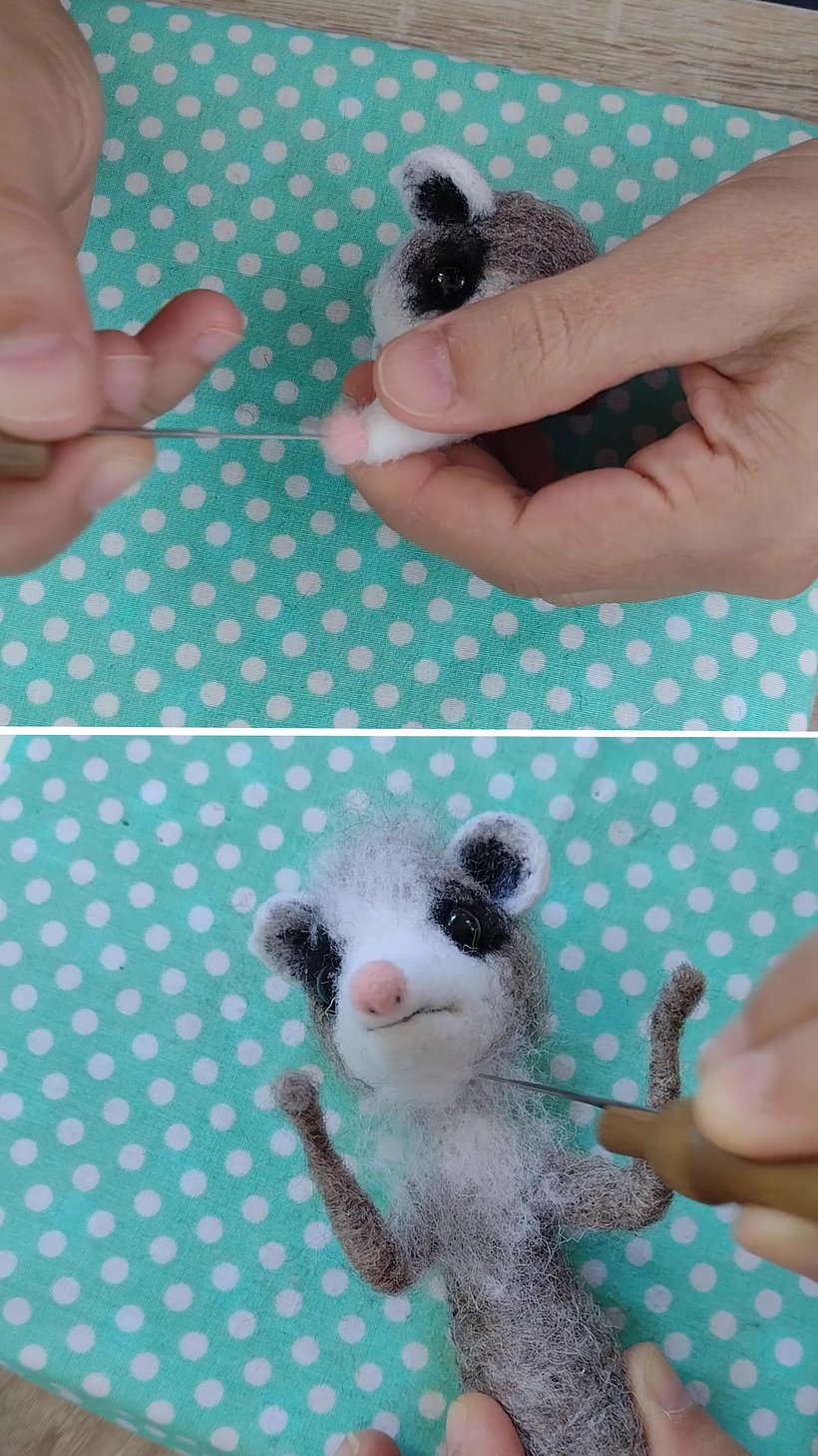 Caro Indy da vida a sus personajes con solo un aguja y un poco de fieltro.