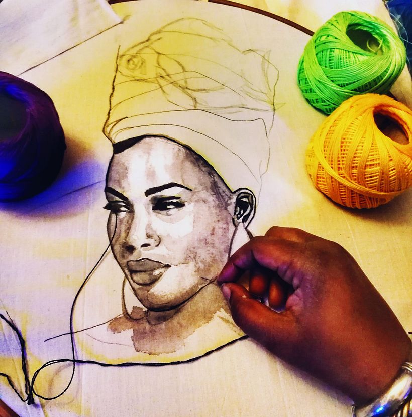 Peinture textile et points de broderie.