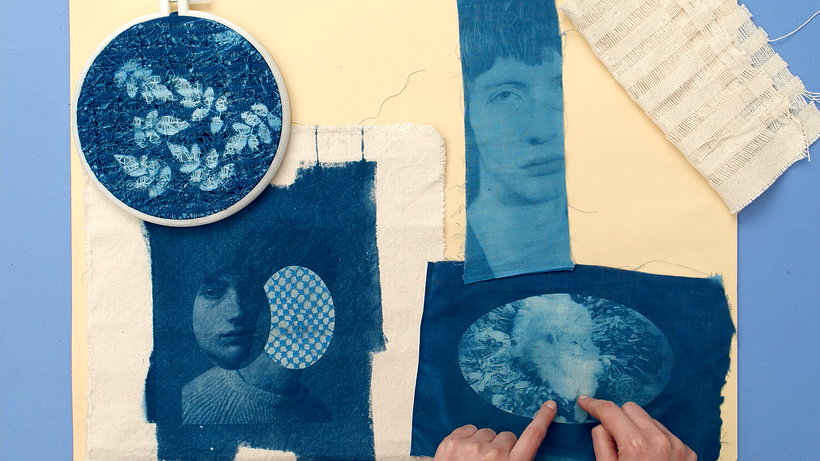 La cianotipia es un procedimiento que se puede llevar a cabo en cualquier superficie porosa.