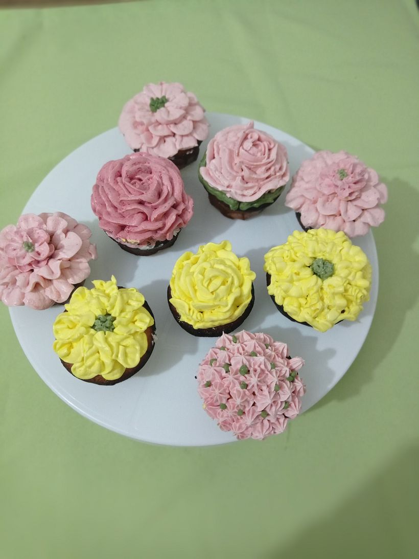 Mi Proyecto del curso: Flores de crema de mantequilla para cake design 4