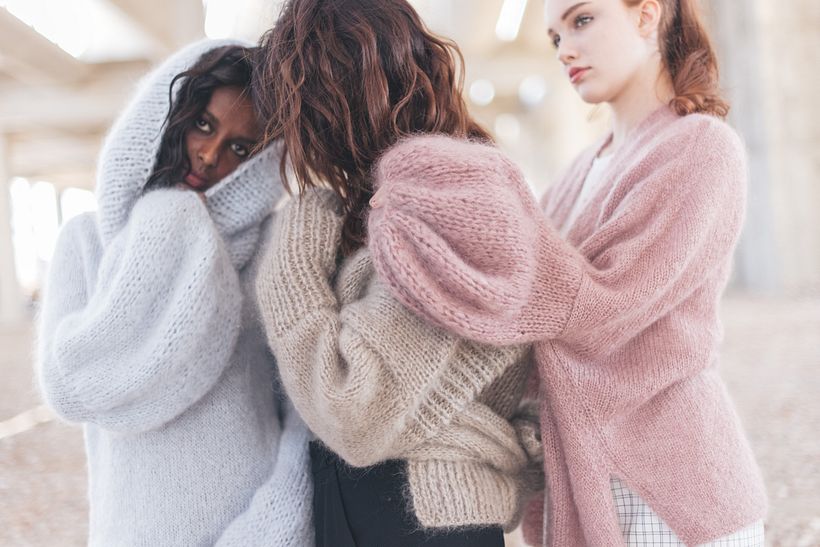Knitted sweater and cardigans with baloon sleeves