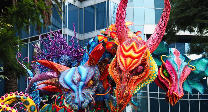 Durante el Día de Muertos, los alebrijes suelen pasear por las calles principales de la Ciudad de México en un gran desfile. 