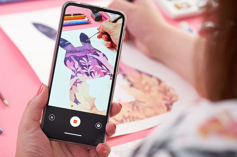 La técnica de la acuarela en negativo requiere mucha precisión. 