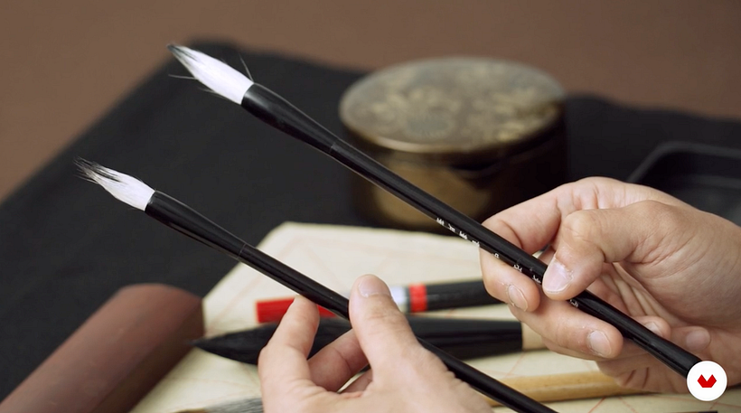 Medium-sized brushes.