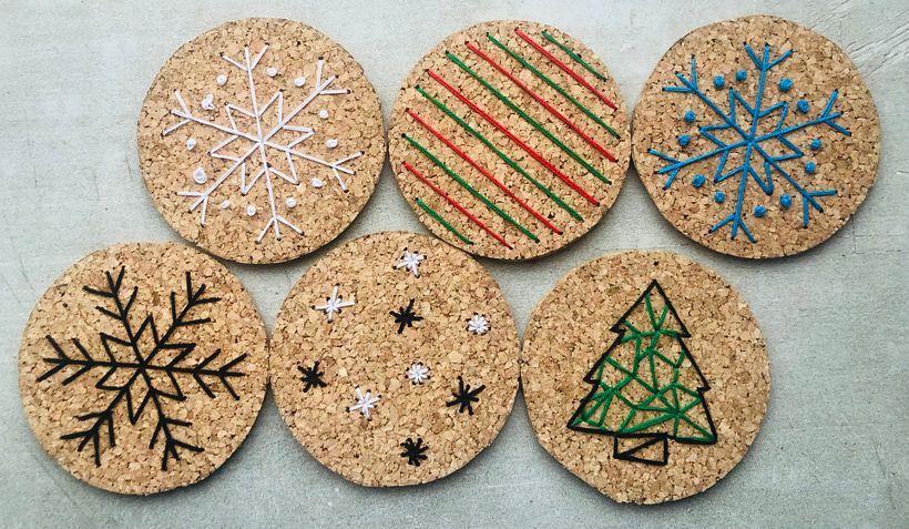 Algunas de las esferas para navidad en corcho