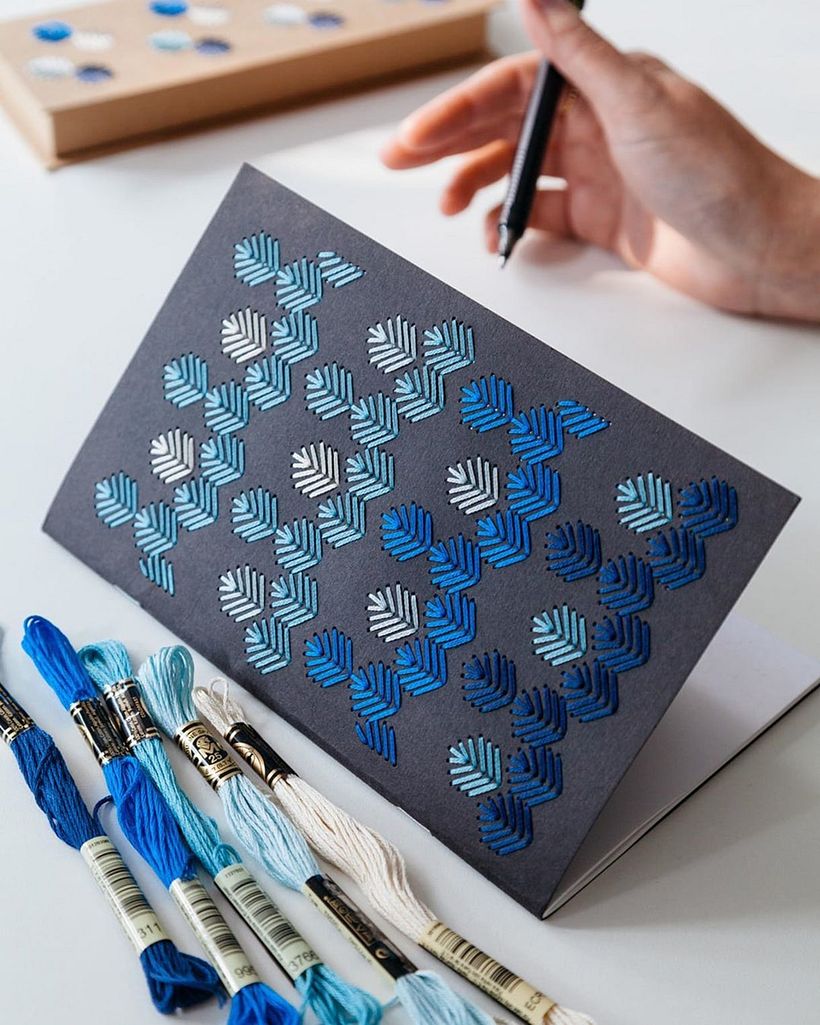 Karen Barbé explores the use of color theory in embroidery.
