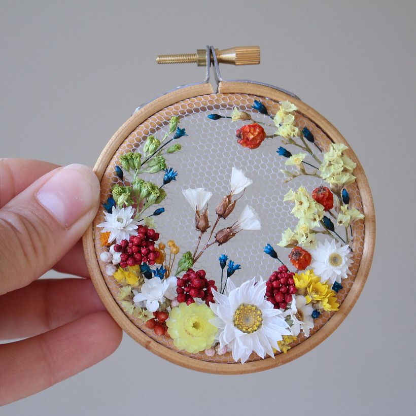 Mini flores en aros florales de tul 1
