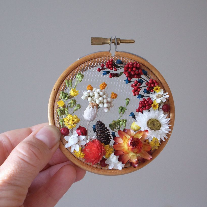 Mini flores en aros florales de tul 3