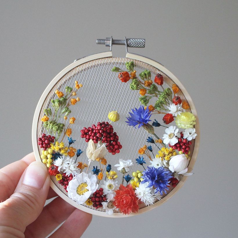Mini flores en aros florales de tul 4