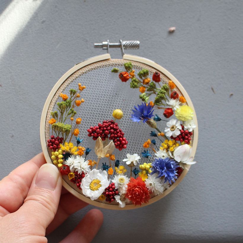 Mini flores en aros florales de tul 5
