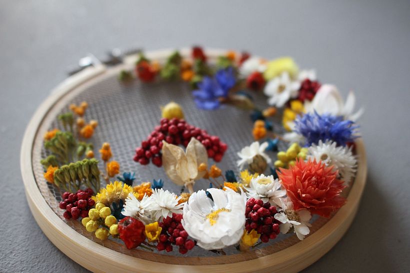 Mini flores en aros florales de tul 6